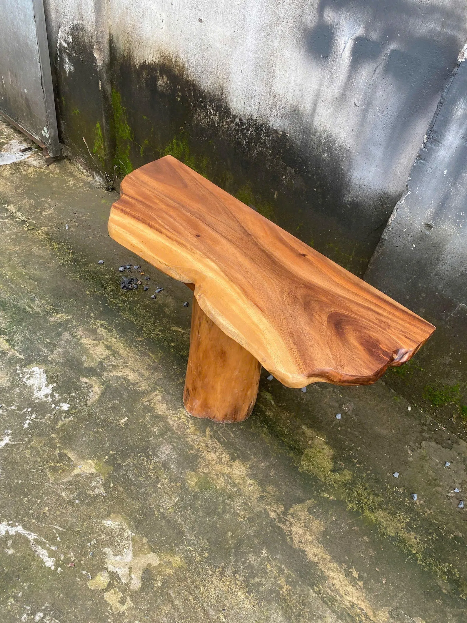 Live Edge Corner Wall Shelf For Plants And Collectibles - Image 3