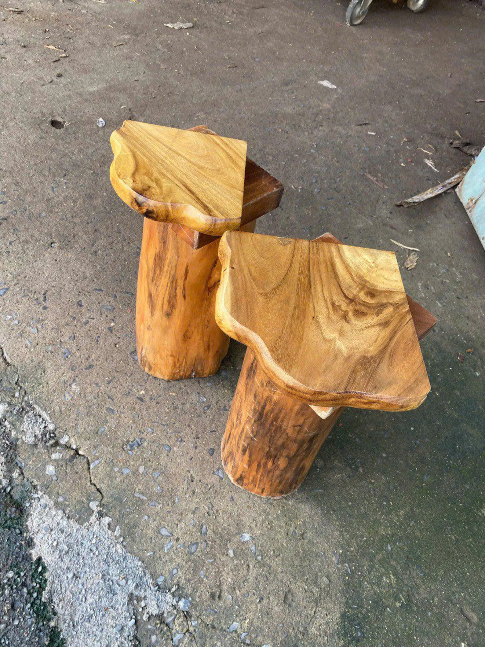 Live Edge Corner Display Shelf For Seasonal Home Decoration - Image 2